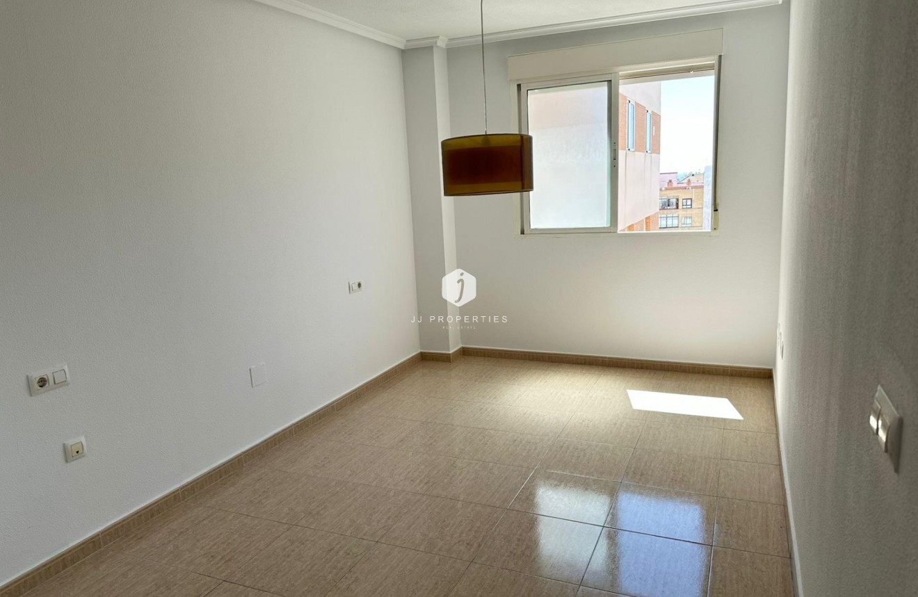 Resale - Apartment / flat -
Torrevieja - Centro
