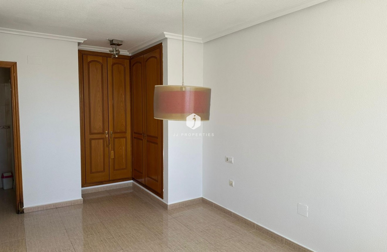 Resale - Apartment / flat -
Torrevieja - Centro