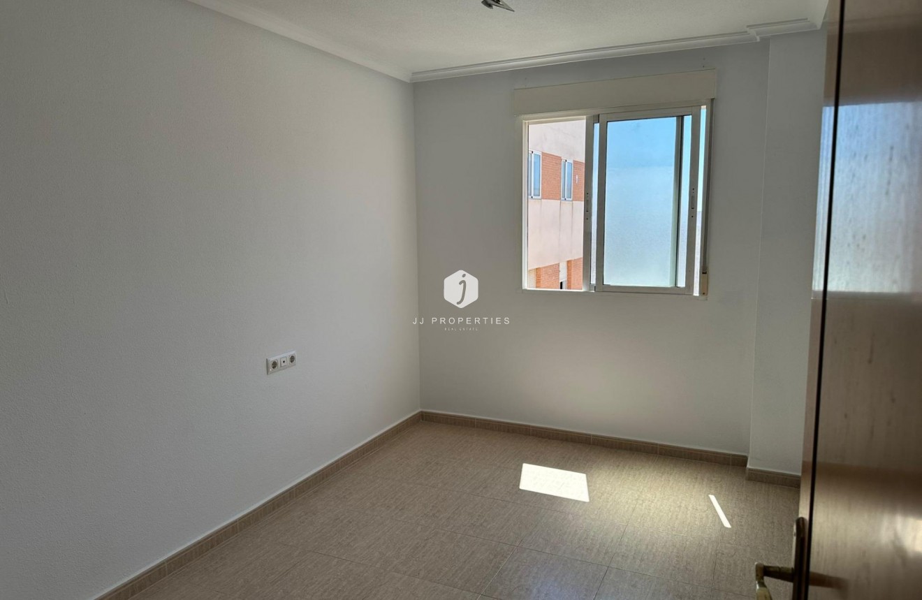 Resale - Apartment / flat -
Torrevieja - Centro