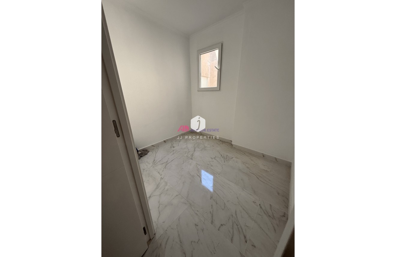 Resale - Apartment / flat -
Torrevieja - Costa Blanca