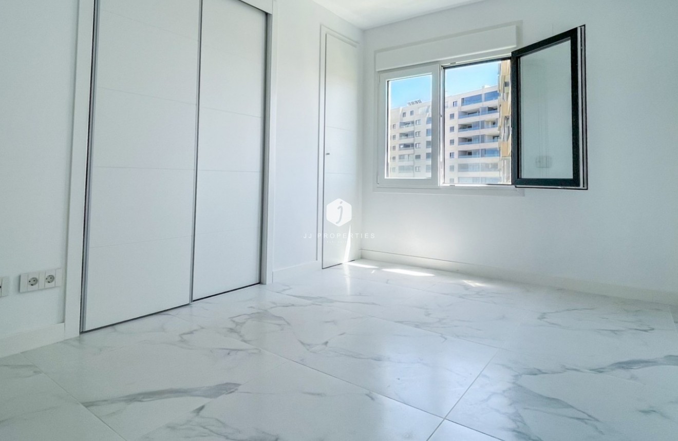Resale - Apartment / flat -
Orihuela Costa - Costa Blanca