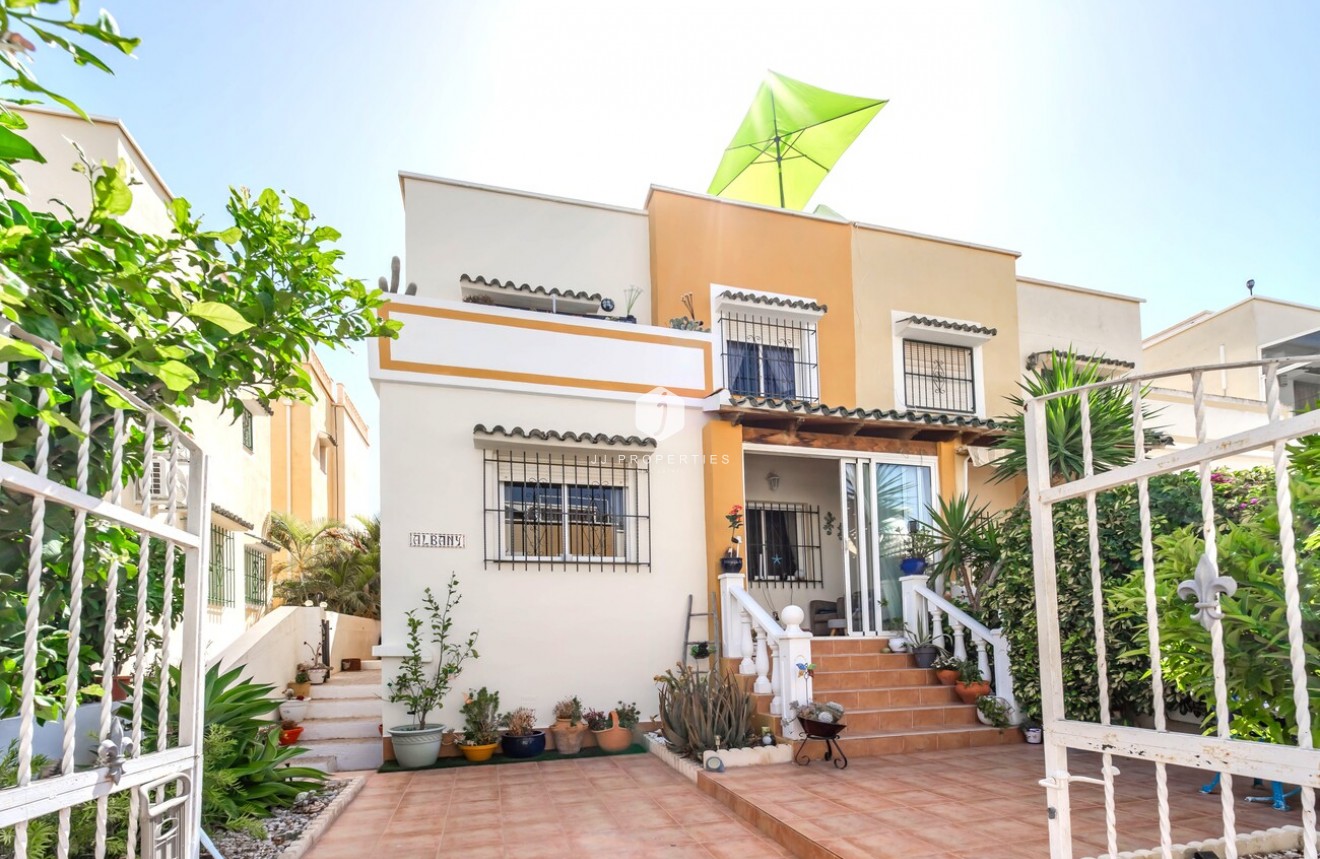 Aus zweiter Hand - Chalet -
Los Altos - Res Valle de los pinos