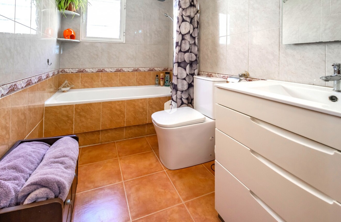 Aus zweiter Hand - Chalet -
Los Altos - Res Valle de los pinos