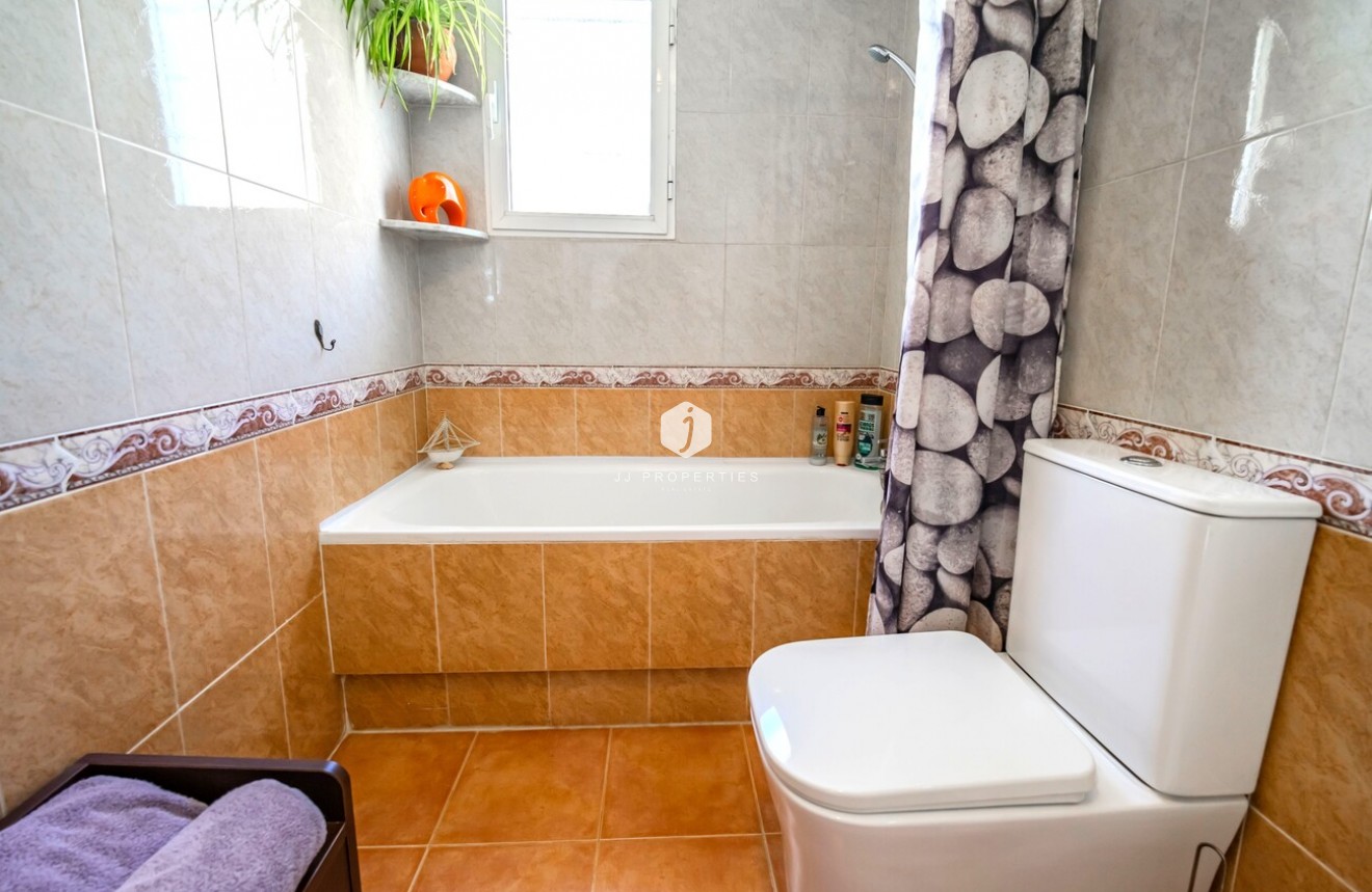 Aus zweiter Hand - Chalet -
Los Altos - Res Valle de los pinos