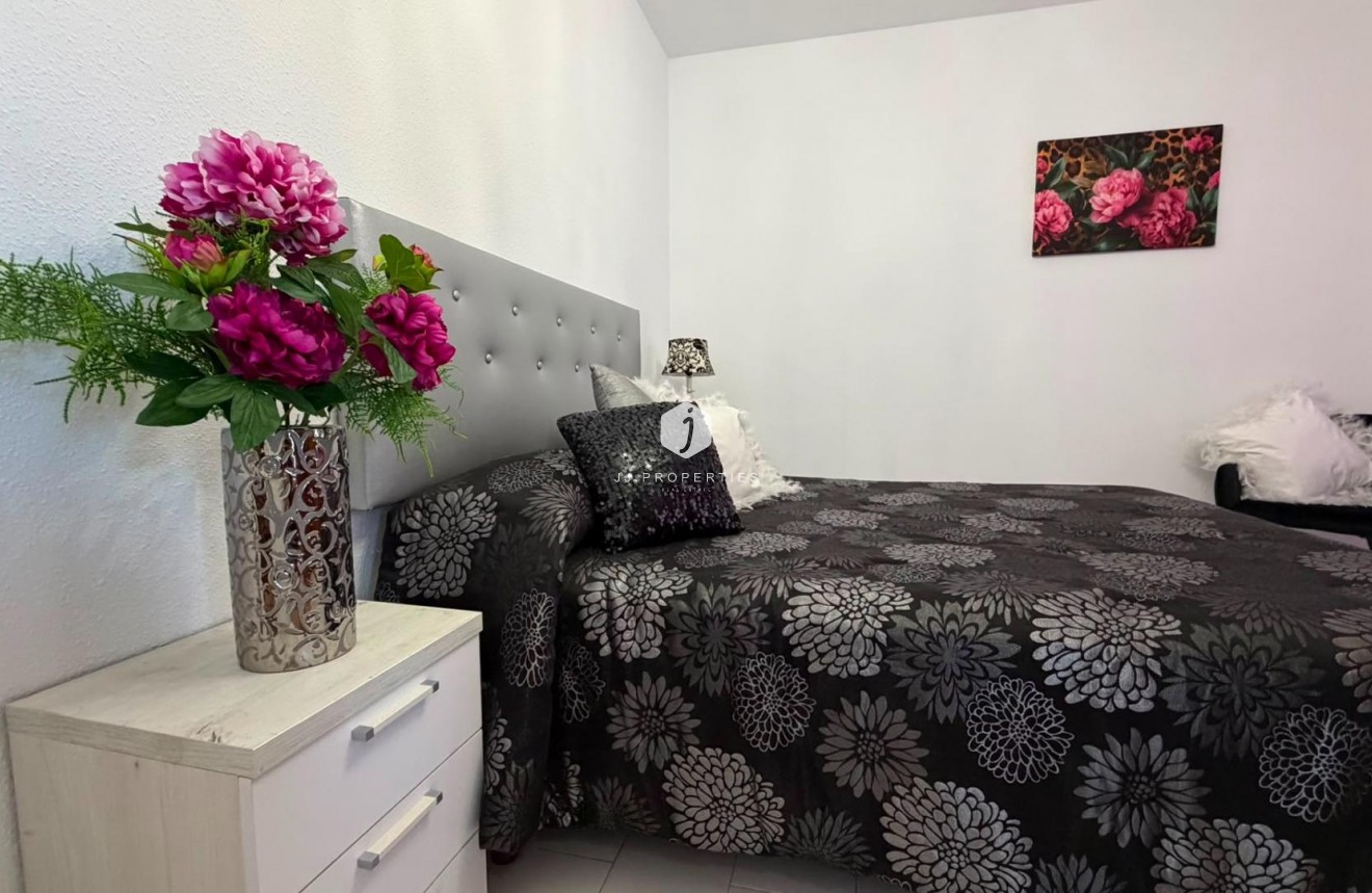 Resale - Apartment / flat -
Torrevieja - Torreblanca