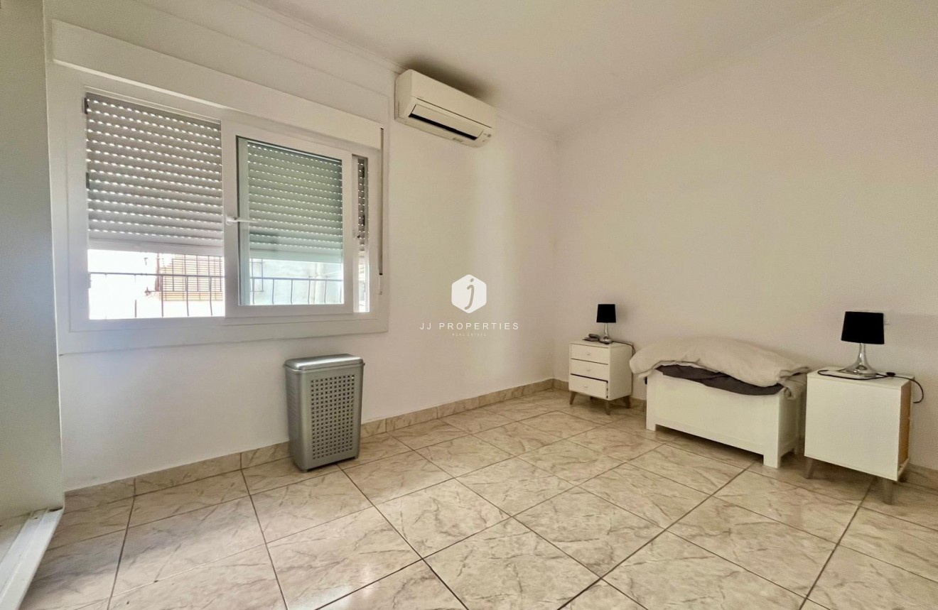 Segunda mano - Apartamento / piso -
Rojales