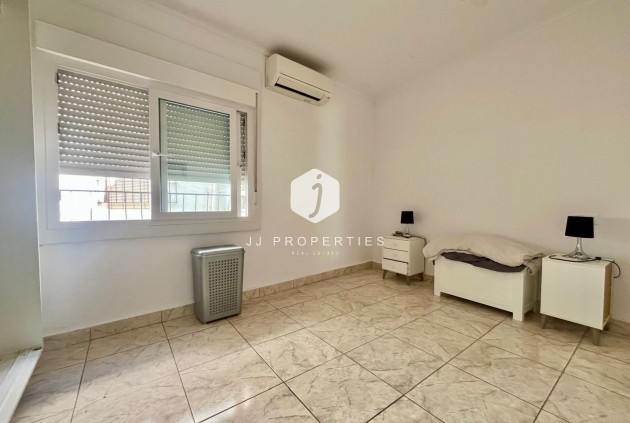Segunda mano - Apartamento / piso -
Rojales
