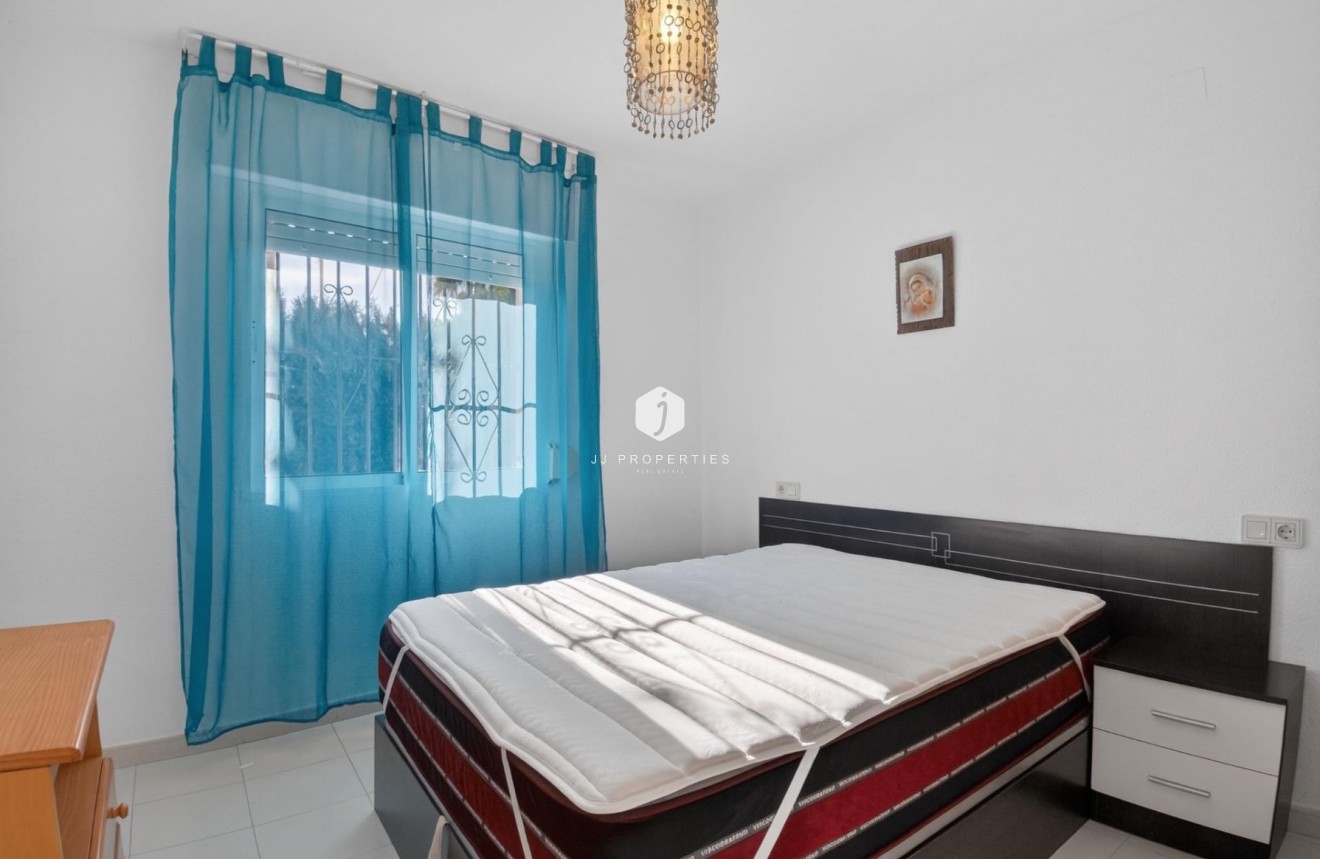 Long Term Rental - Duplex -
Torrevieja - Lago jardin