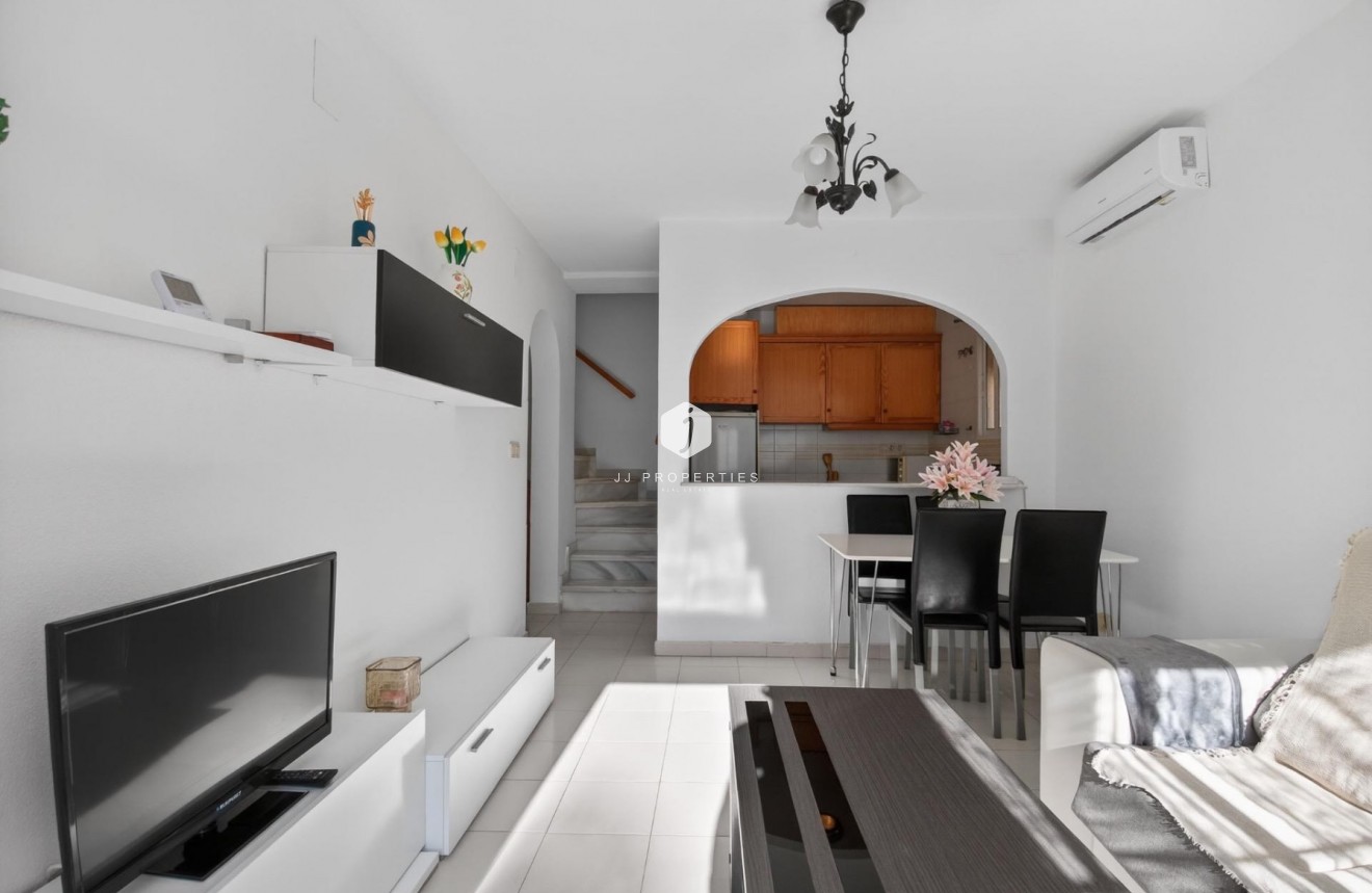 Long Term Rental - Duplex -
Torrevieja - Lago jardin