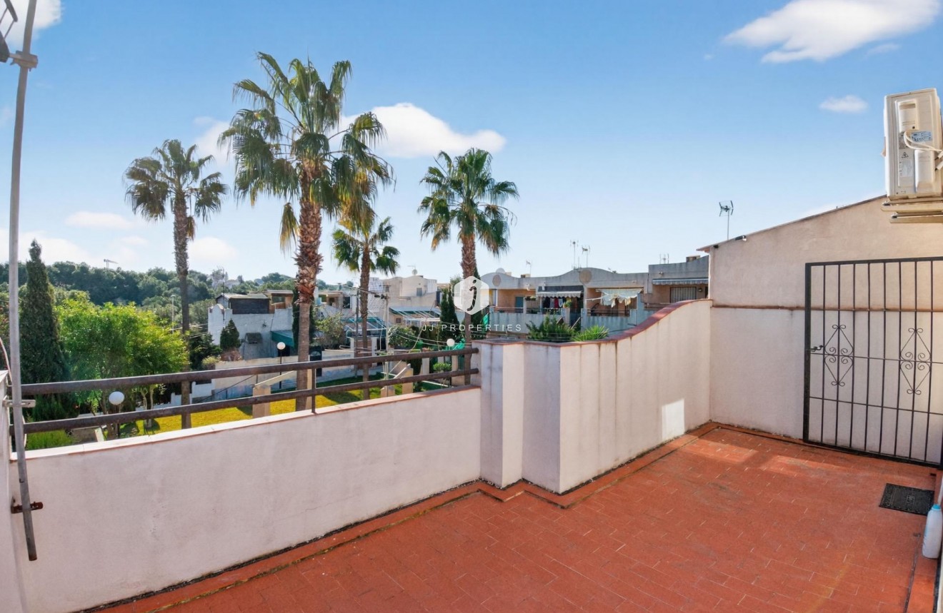 Long Term Rental - Duplex -
Torrevieja - Lago jardin