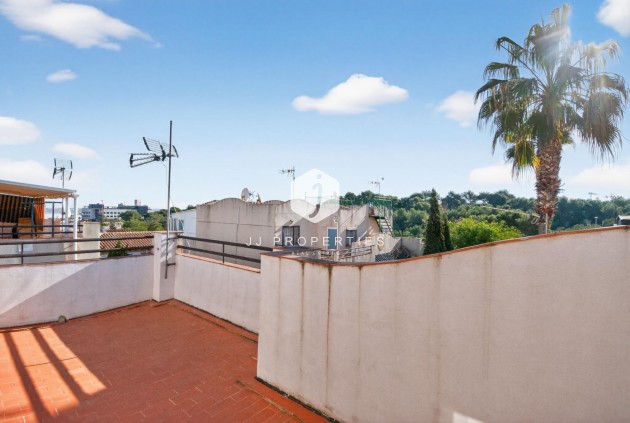 Long Term Rental - Duplex -
Torrevieja - Lago jardin