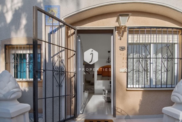 Long Term Rental - Duplex -
Torrevieja - Lago jardin