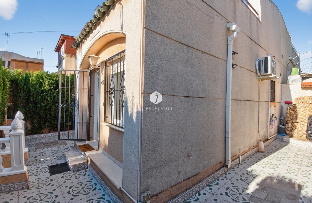 Long Term Rental - Duplex -
Torrevieja - Lago jardin