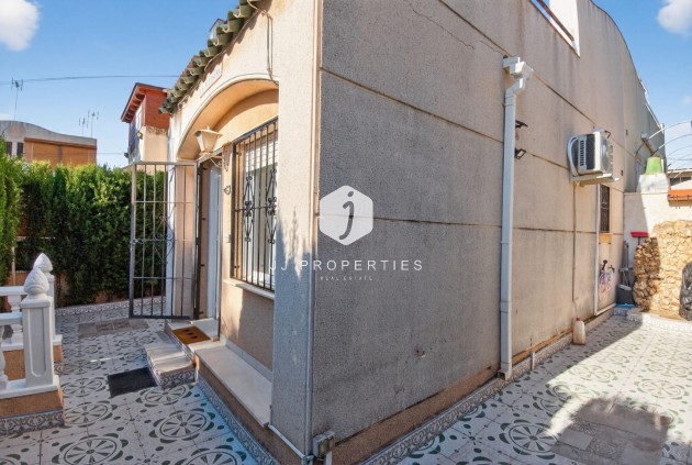 Long Term Rental - Duplex -
Torrevieja - Lago jardin