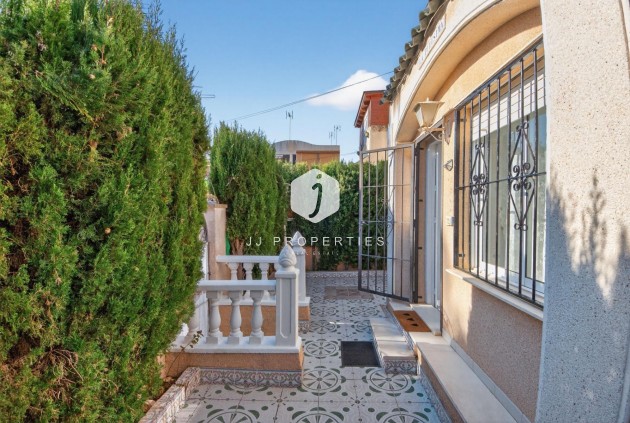 Long Term Rental - Duplex -
Torrevieja - Lago jardin