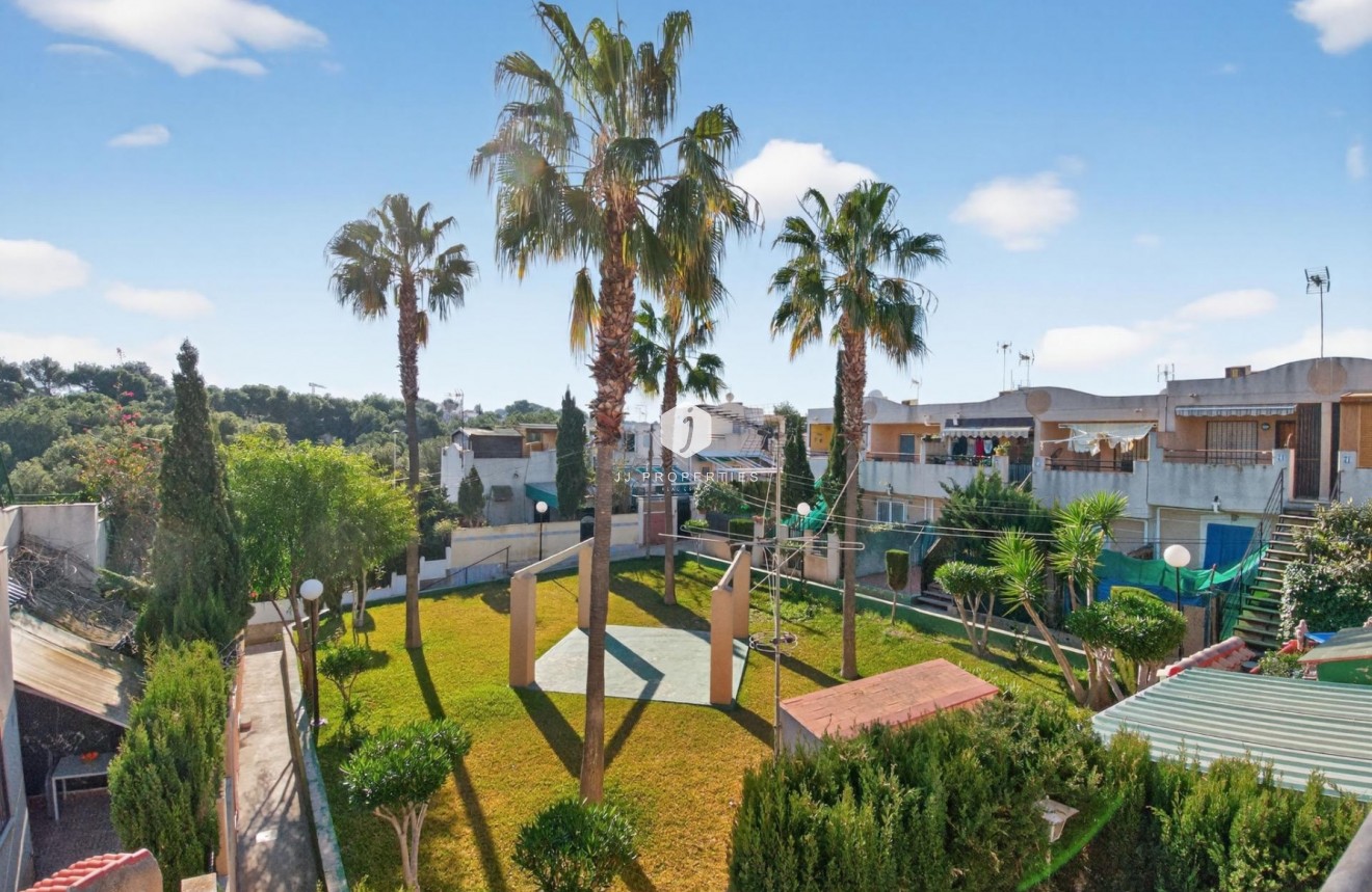 Long Term Rental - Duplex -
Torrevieja - Lago jardin