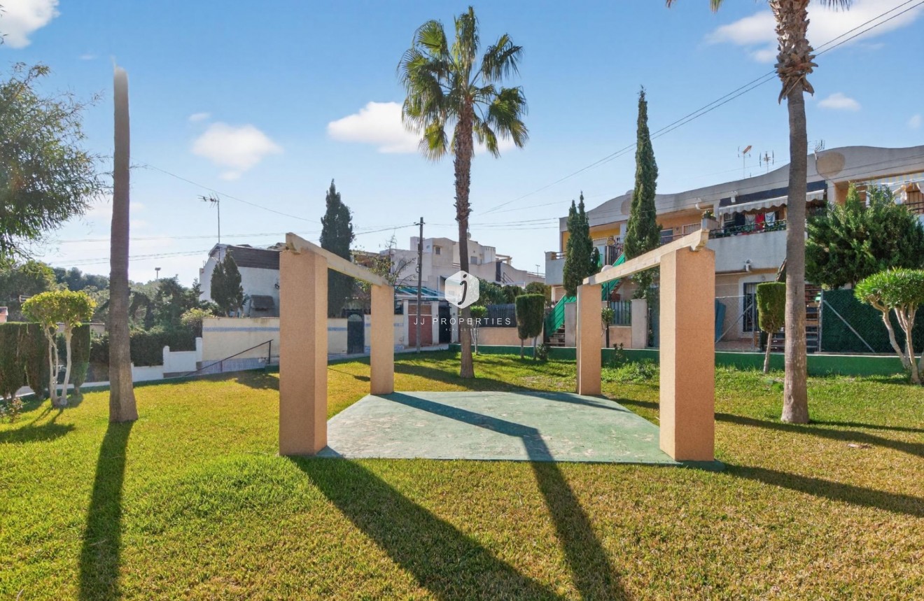 Long Term Rental - Duplex -
Torrevieja - Lago jardin