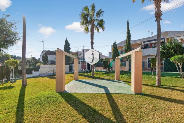 Long Term Rental - Duplex -
Torrevieja - Lago jardin