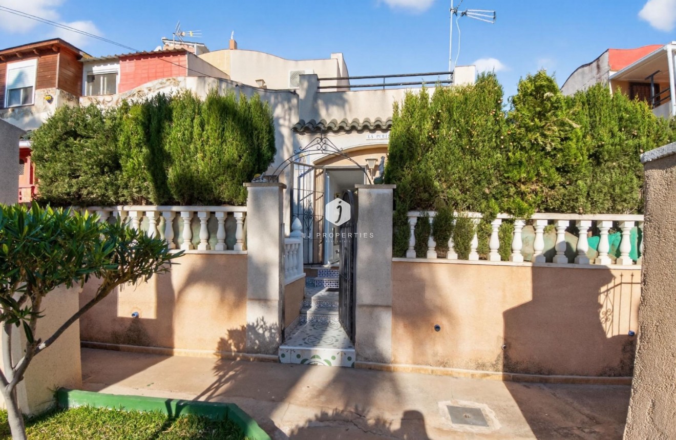 Long Term Rental - Duplex -
Torrevieja - Lago jardin