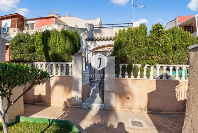 Long Term Rental - Duplex -
Torrevieja - Lago jardin