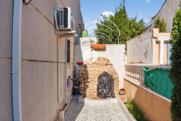 Long Term Rental - Duplex -
Torrevieja - Lago jardin