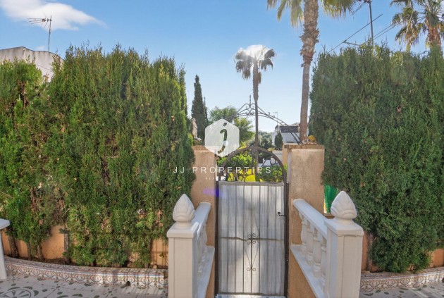 Long Term Rental - Duplex -
Torrevieja - Lago jardin