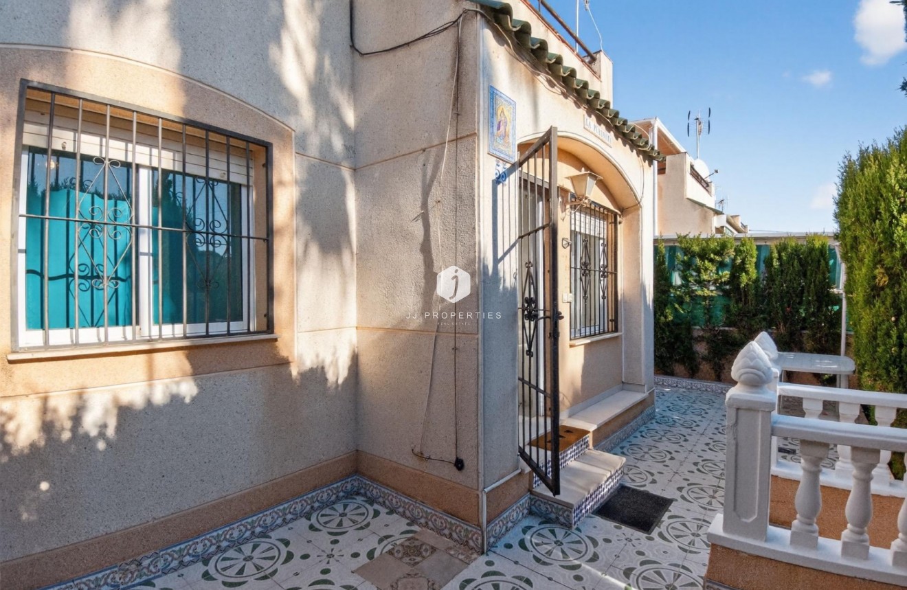 Long Term Rental - Duplex -
Torrevieja - Lago jardin