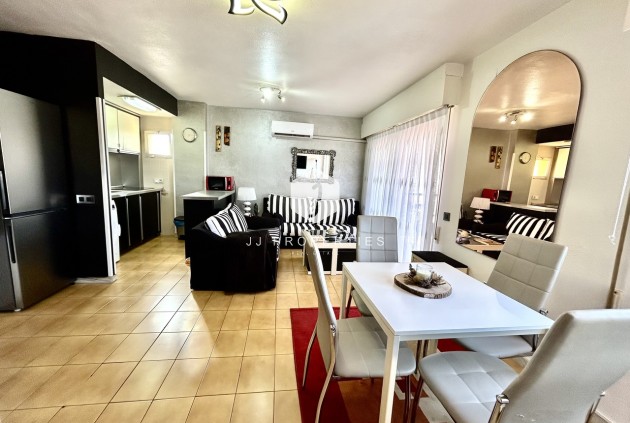 Z drugiej ręki - Mieszkanie w bloku -
Torrevieja - Costa Blanca
