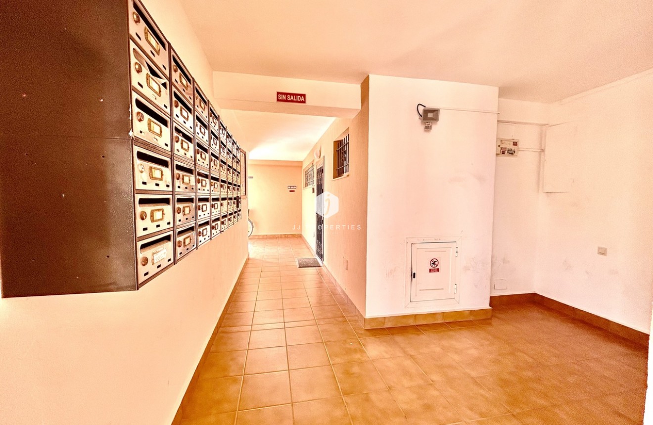 Z drugiej ręki - Mieszkanie w bloku -
Torrevieja - Costa Blanca