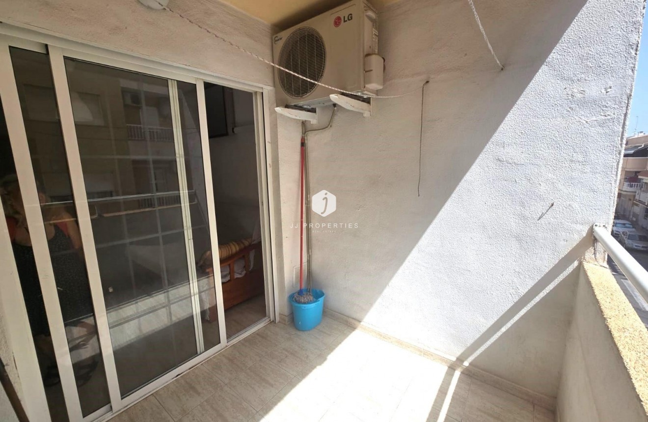 Resale - Apartment / flat -
Torrevieja - Playa de los Locos