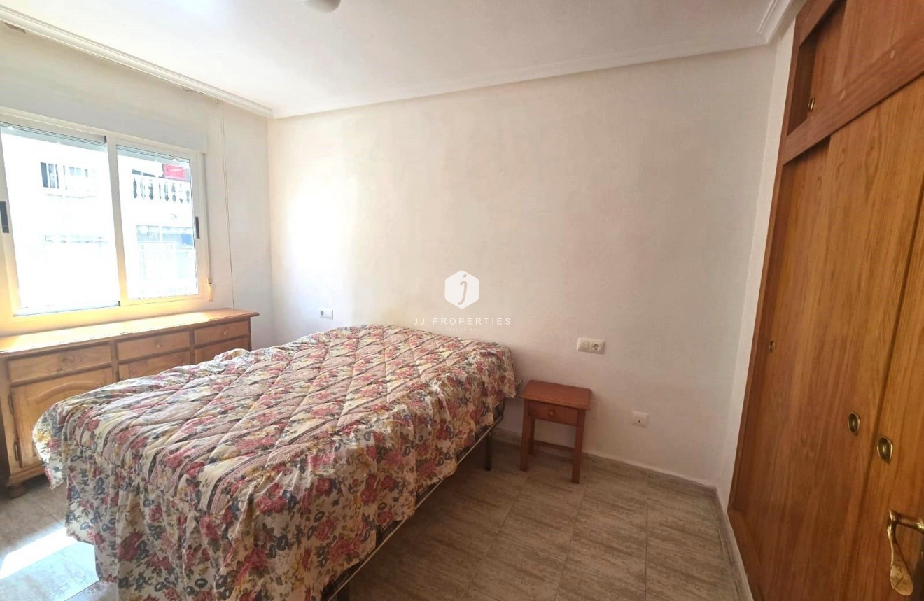 Resale - Apartment / flat -
Torrevieja - Playa de los Locos