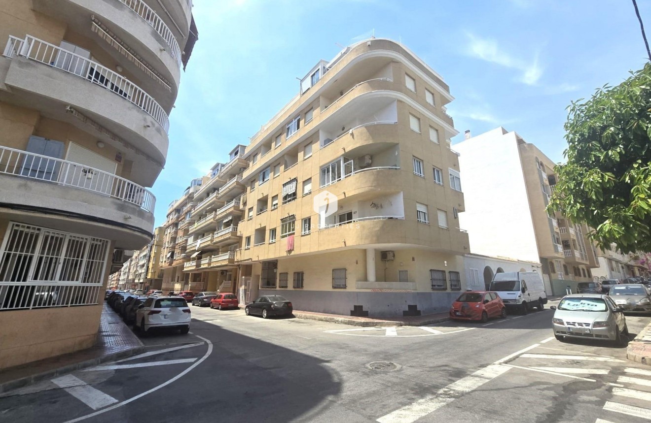 Resale - Apartment / flat -
Torrevieja - Playa de los Locos