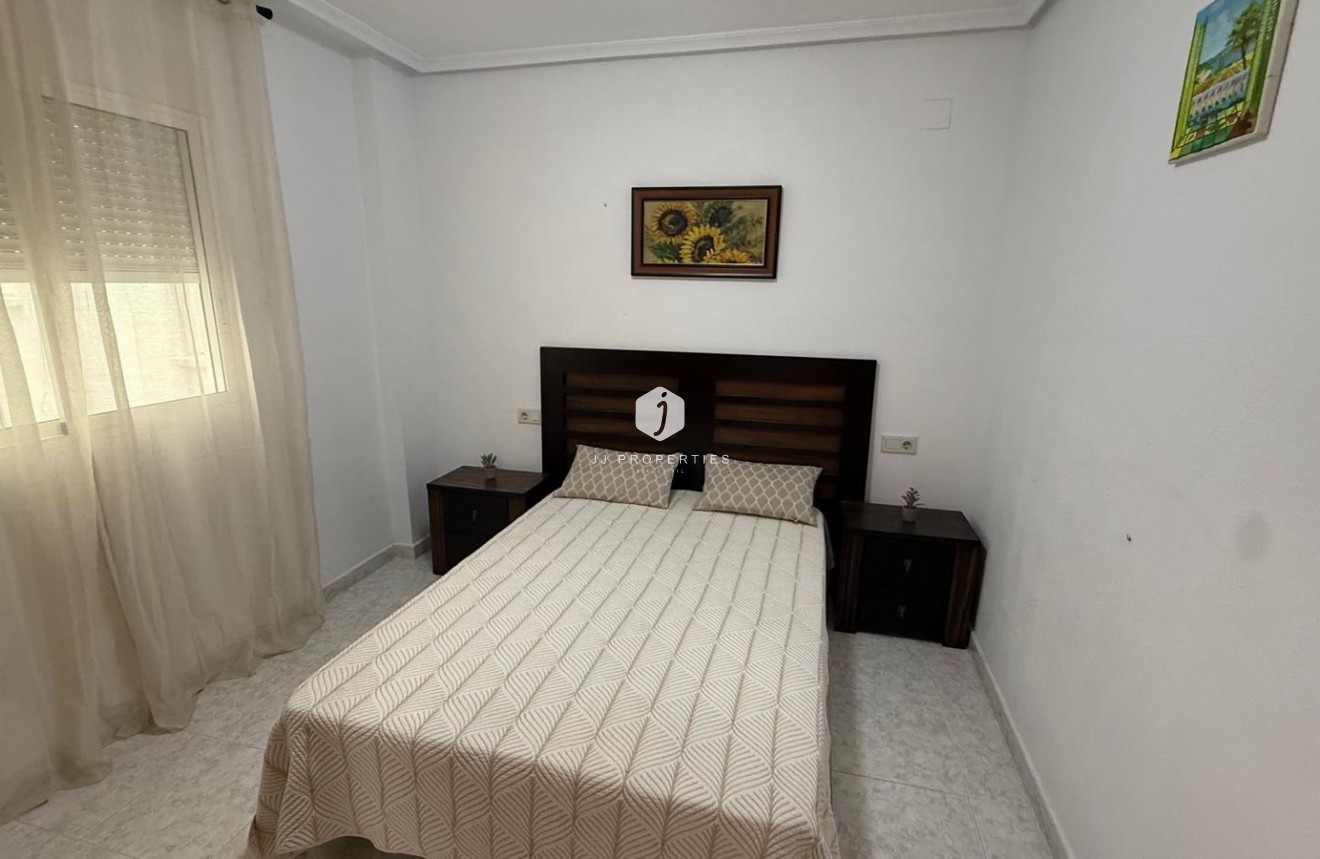 Resale - Apartment / flat -
Torrevieja - Playa de los Locos