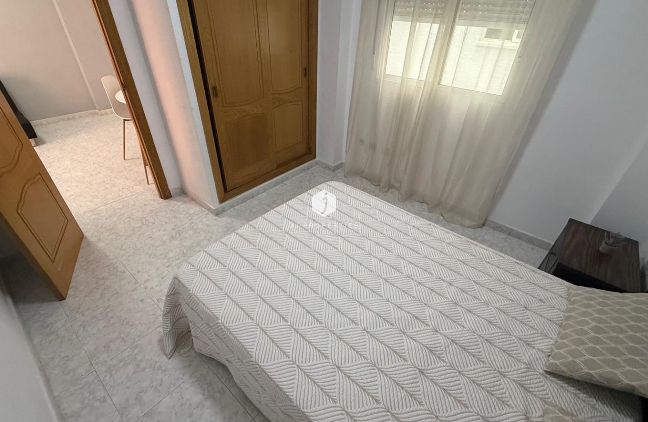 Resale - Apartment / flat -
Torrevieja - Playa de los Locos