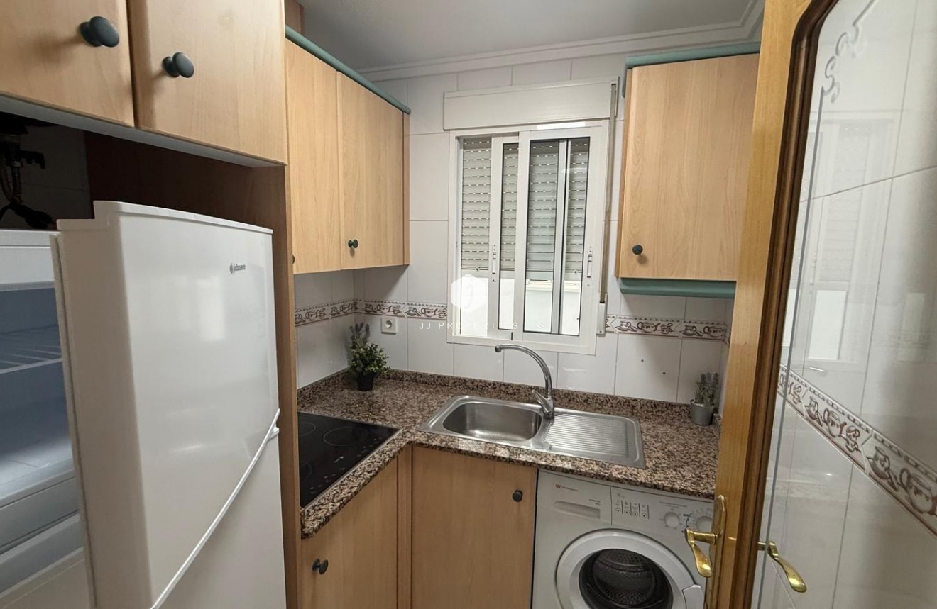 Resale - Apartment / flat -
Torrevieja - Playa de los Locos