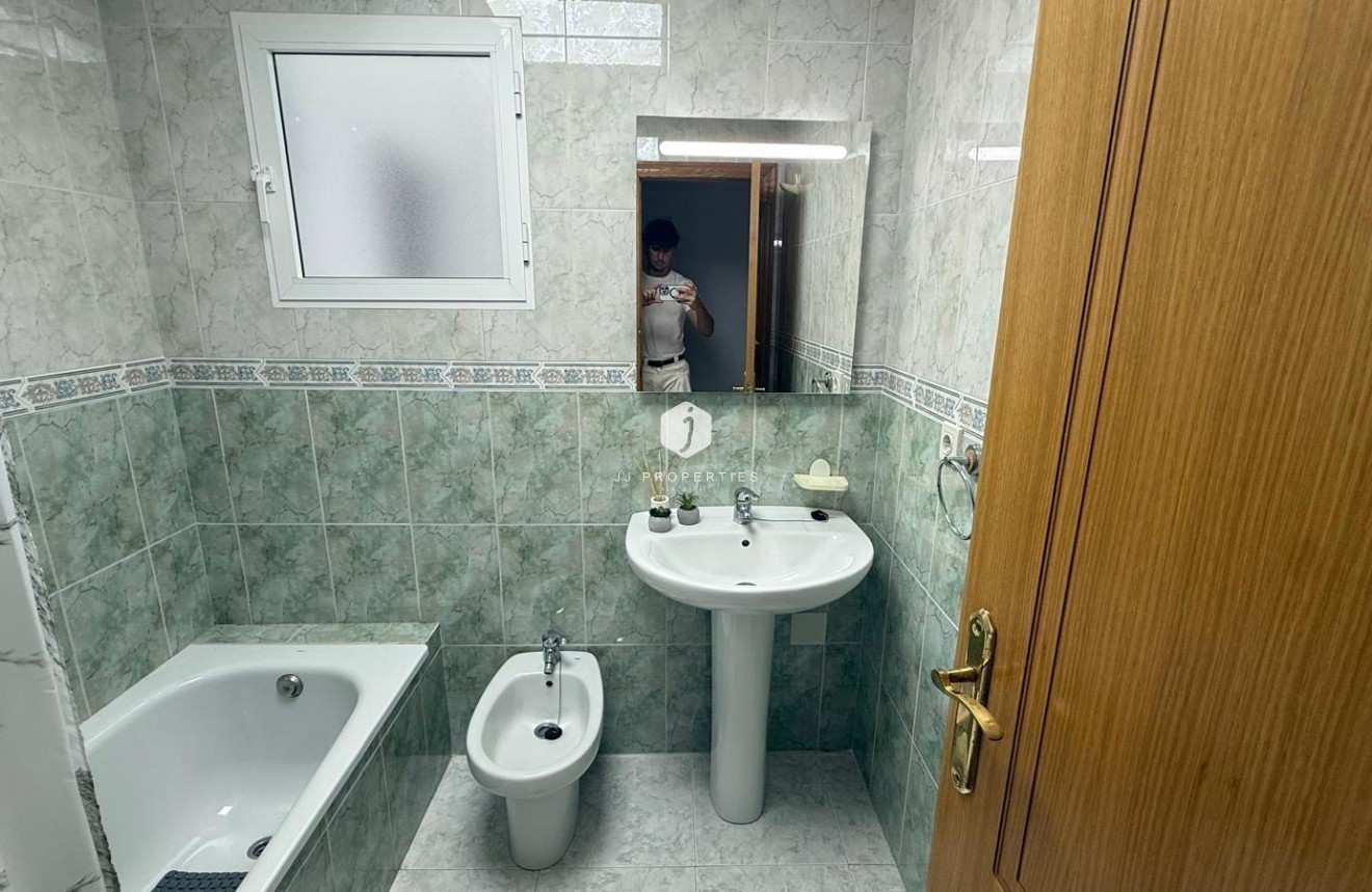 Resale - Apartment / flat -
Torrevieja - Playa de los Locos