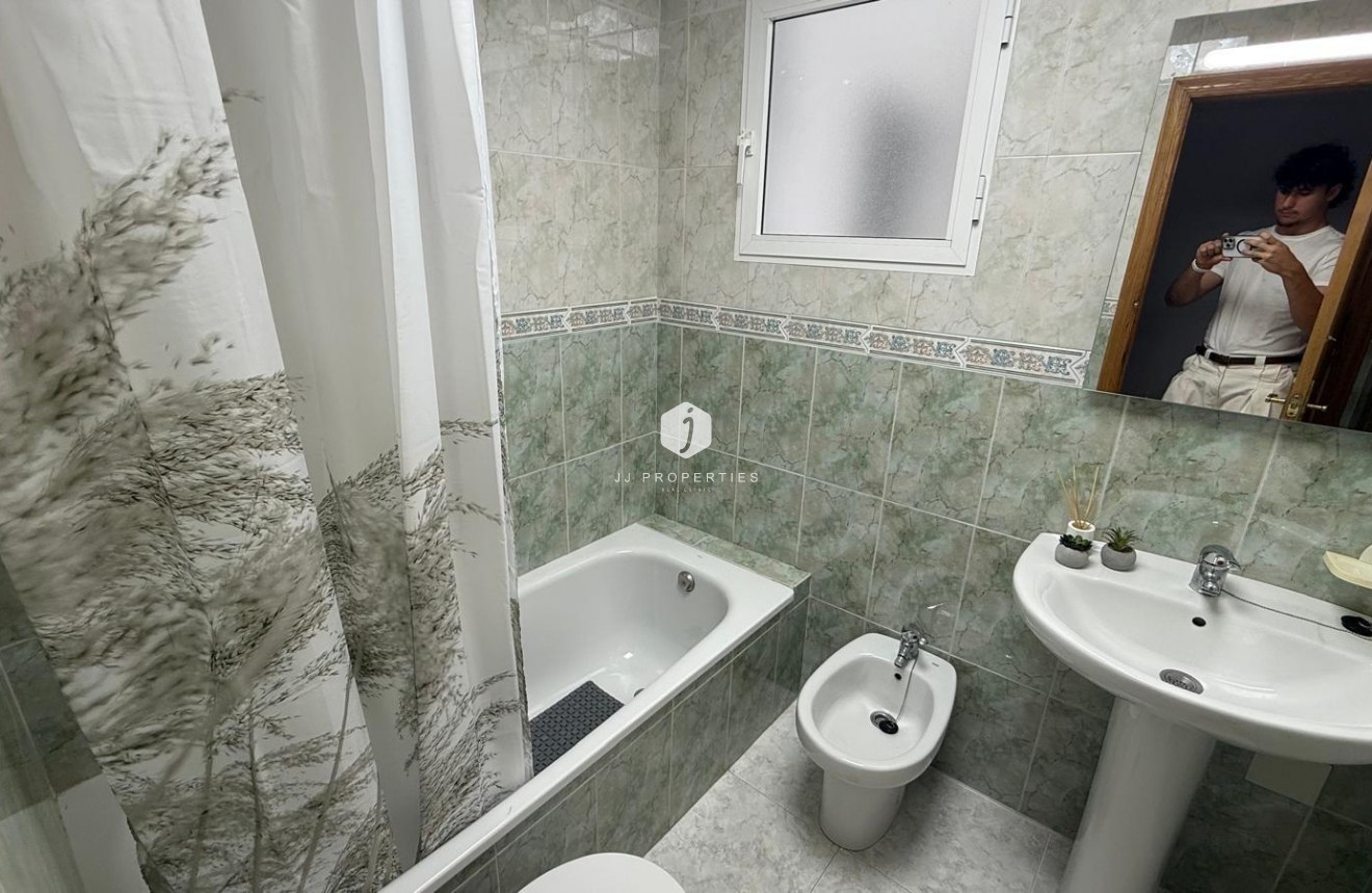Resale - Apartment / flat -
Torrevieja - Playa de los Locos