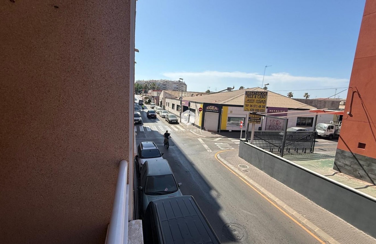 Resale - Apartment / flat -
Torrevieja - Playa de los Locos
