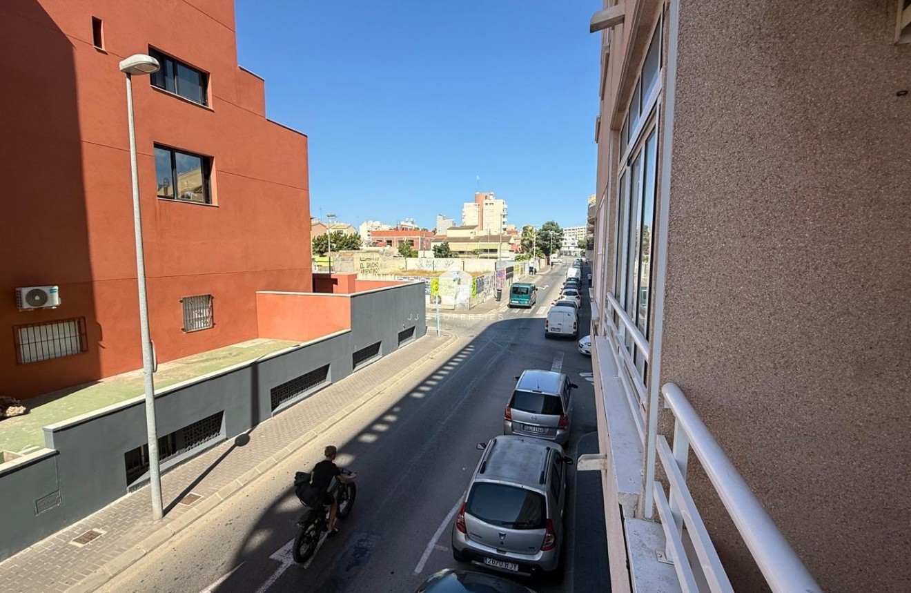 Resale - Apartment / flat -
Torrevieja - Playa de los Locos