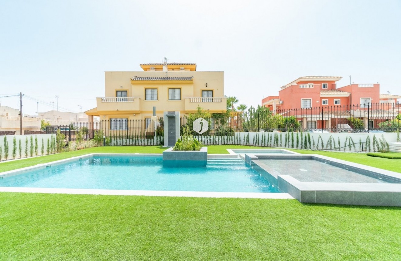 New Build - Bungalow -
Torrevieja - Los Balcones