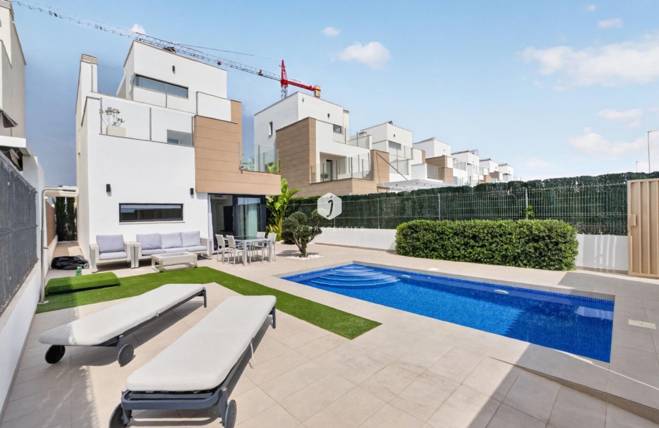 Resale - Chalet -
El Raso - Guardamar del Segura