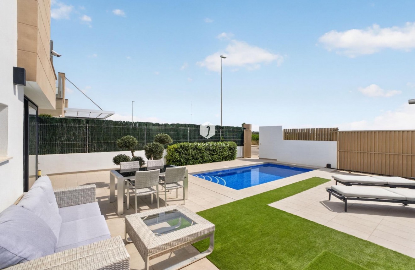 Resale - Chalet -
El Raso - Guardamar del Segura