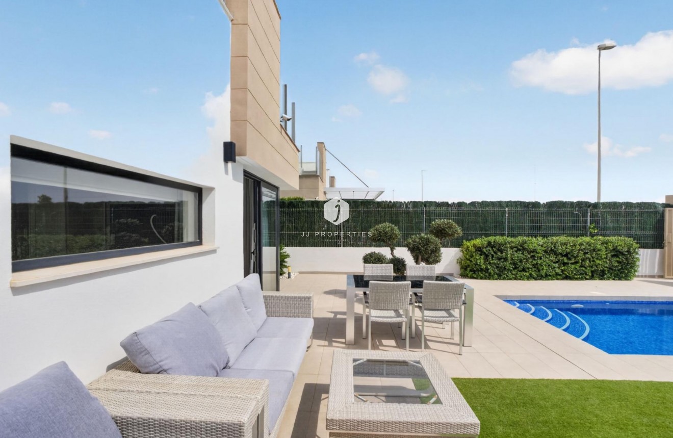 Resale - Chalet -
El Raso - Guardamar del Segura