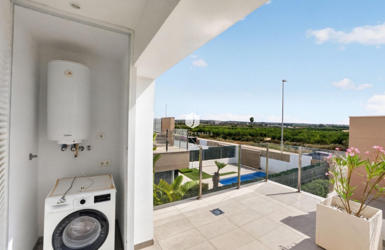 Resale - Chalet -
El Raso - Guardamar del Segura