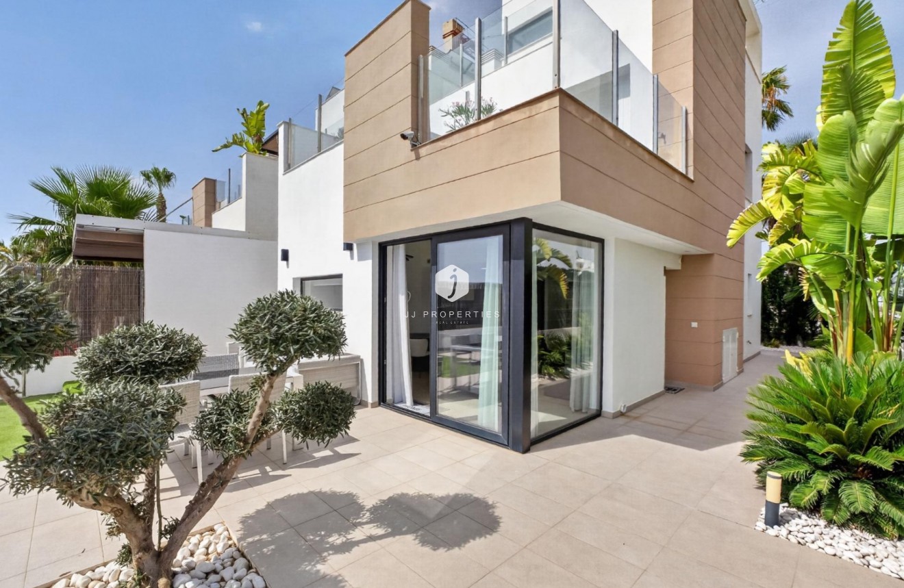 Resale - Chalet -
El Raso - Guardamar del Segura
