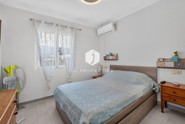 Resale - Townhouse -
Torrevieja - Lago jardin