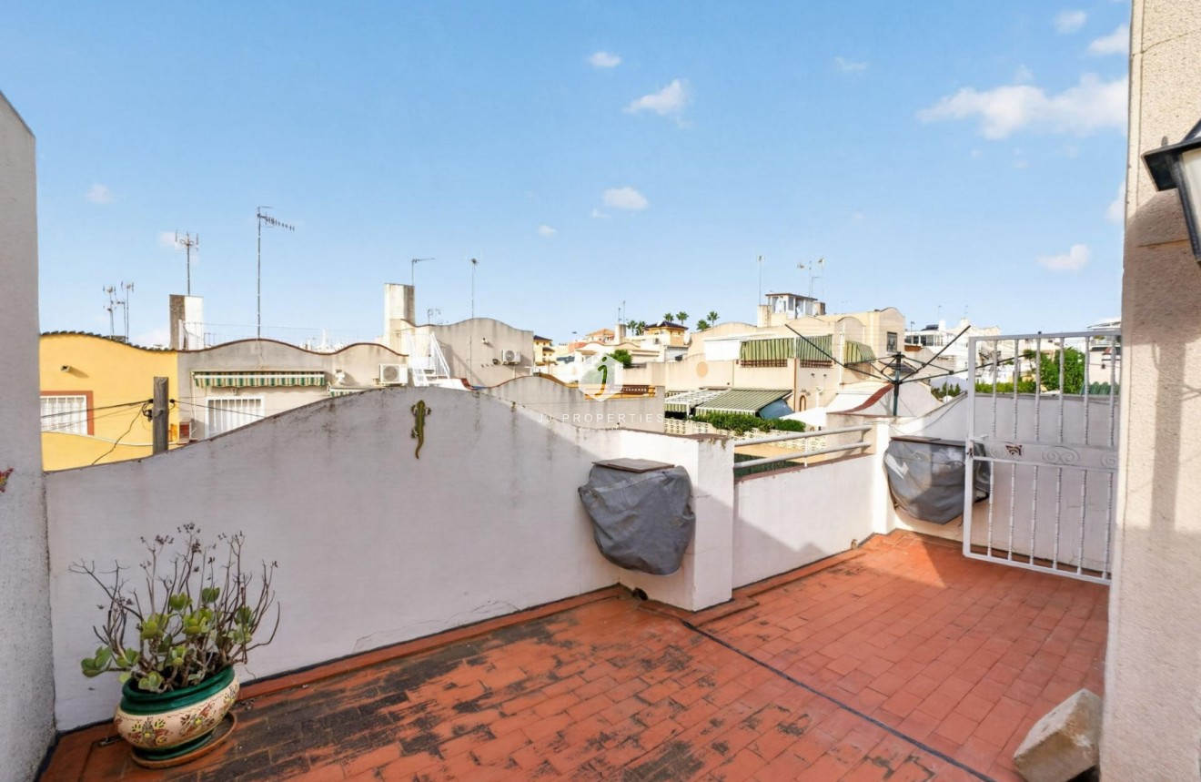 Resale - Townhouse -
Torrevieja - Lago jardin