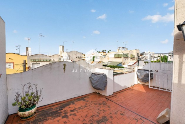 Resale - Townhouse -
Torrevieja - Lago jardin