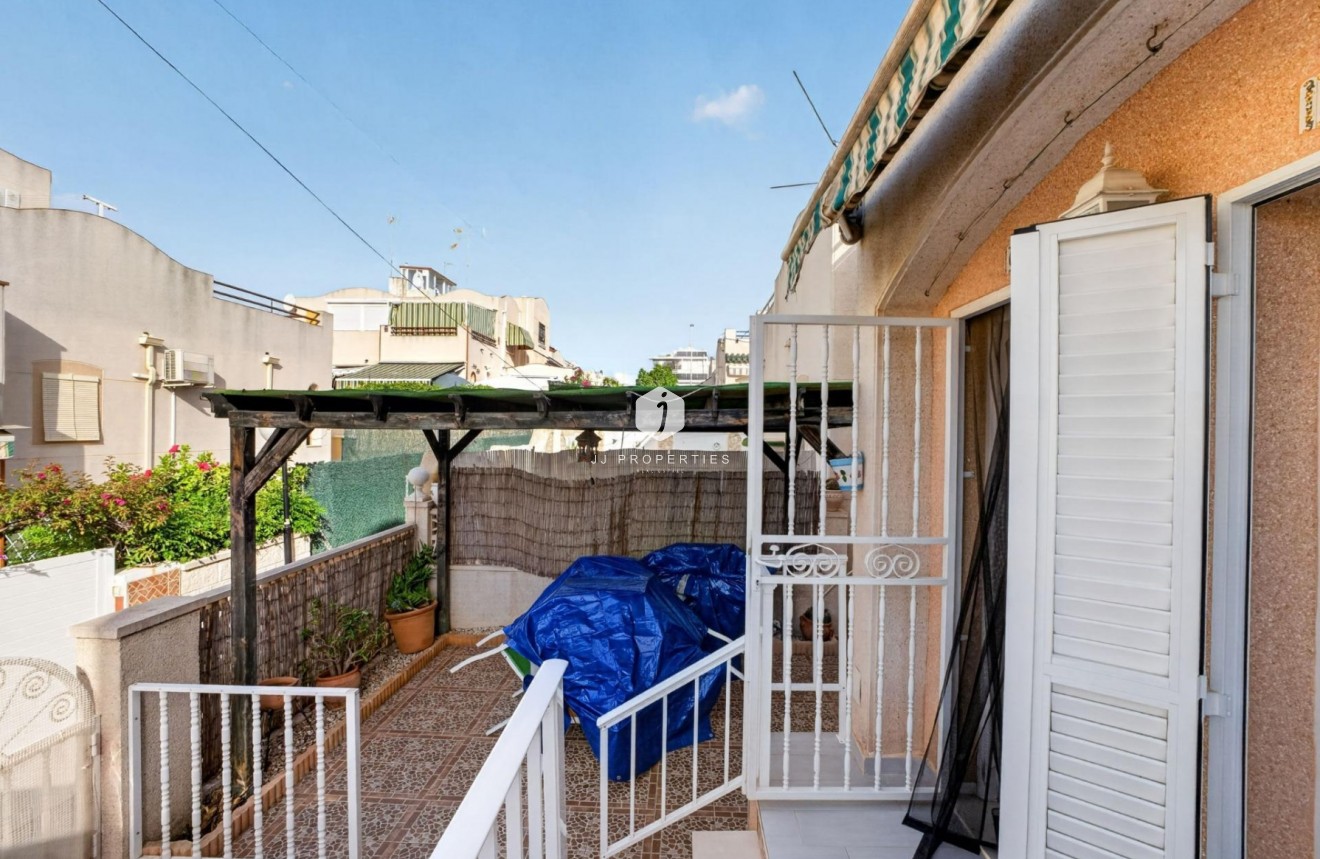 Resale - Townhouse -
Torrevieja - Lago jardin