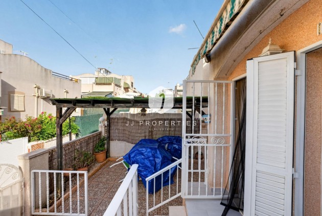 Resale - Townhouse -
Torrevieja - Lago jardin